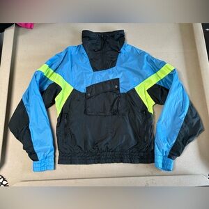 This vintage downhill racer wind breaker is a must have for that winter fit!